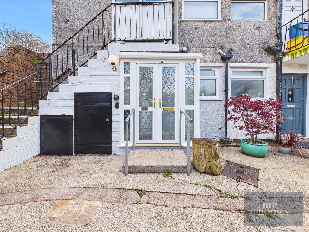 Property photo 2 of 31