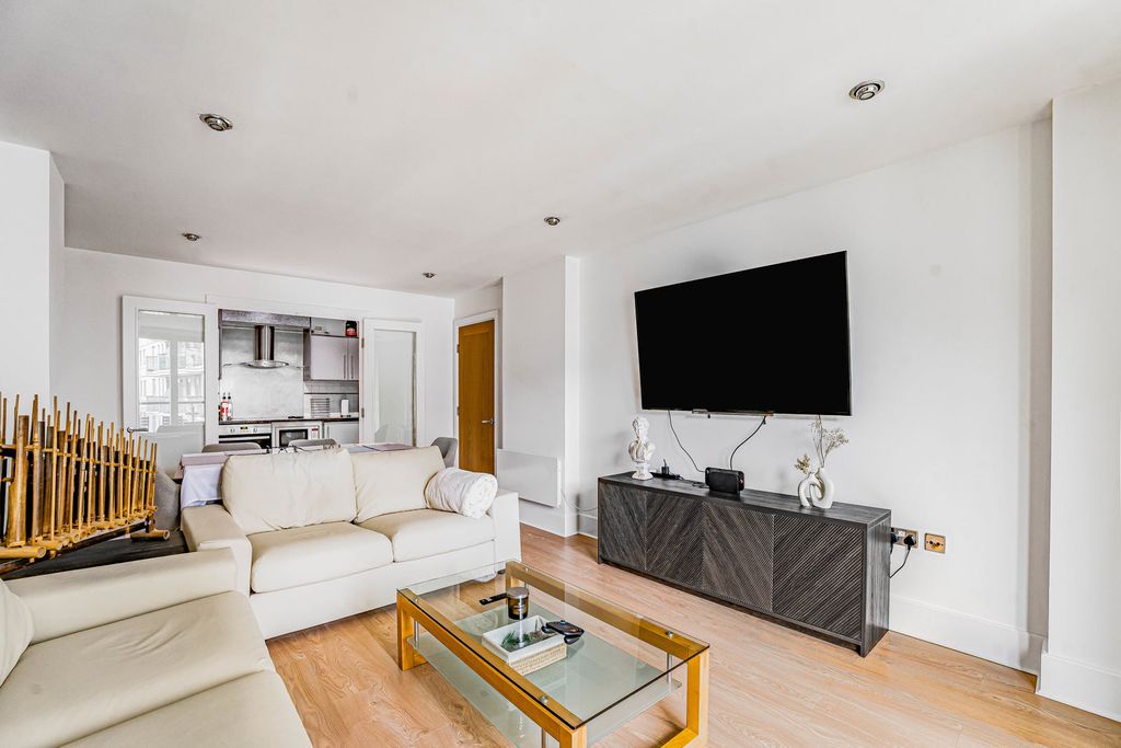 Property photo 3 of 20 Reception/Dining