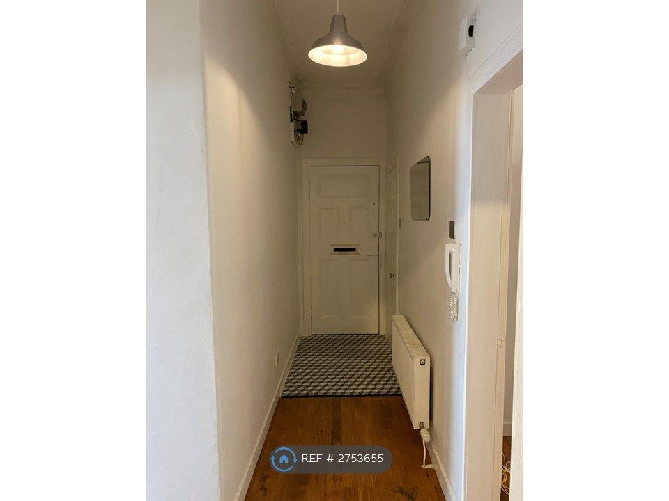 Property photo 1 of 8 Entrance Hall 1