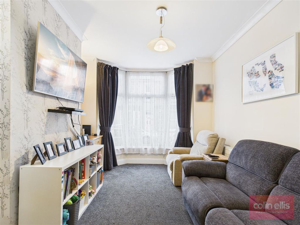 Property photo 2 of 16 Cam05075G0-Pr0240-Still009.Jpg