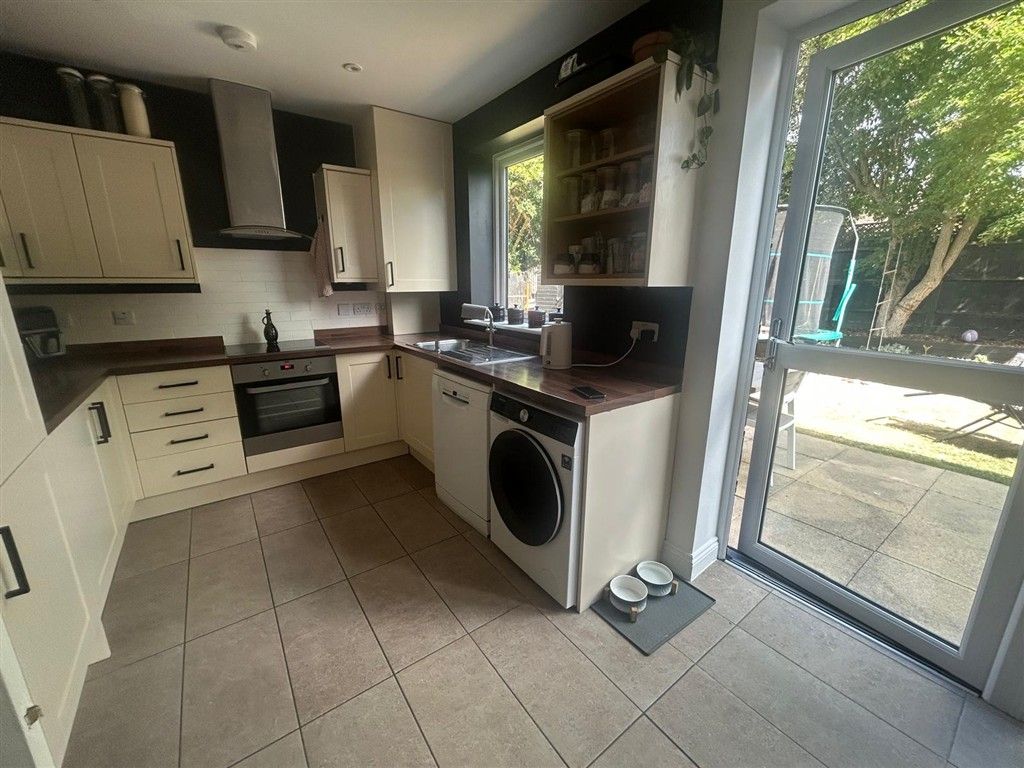 Property photo 3 of 8 Kitchen