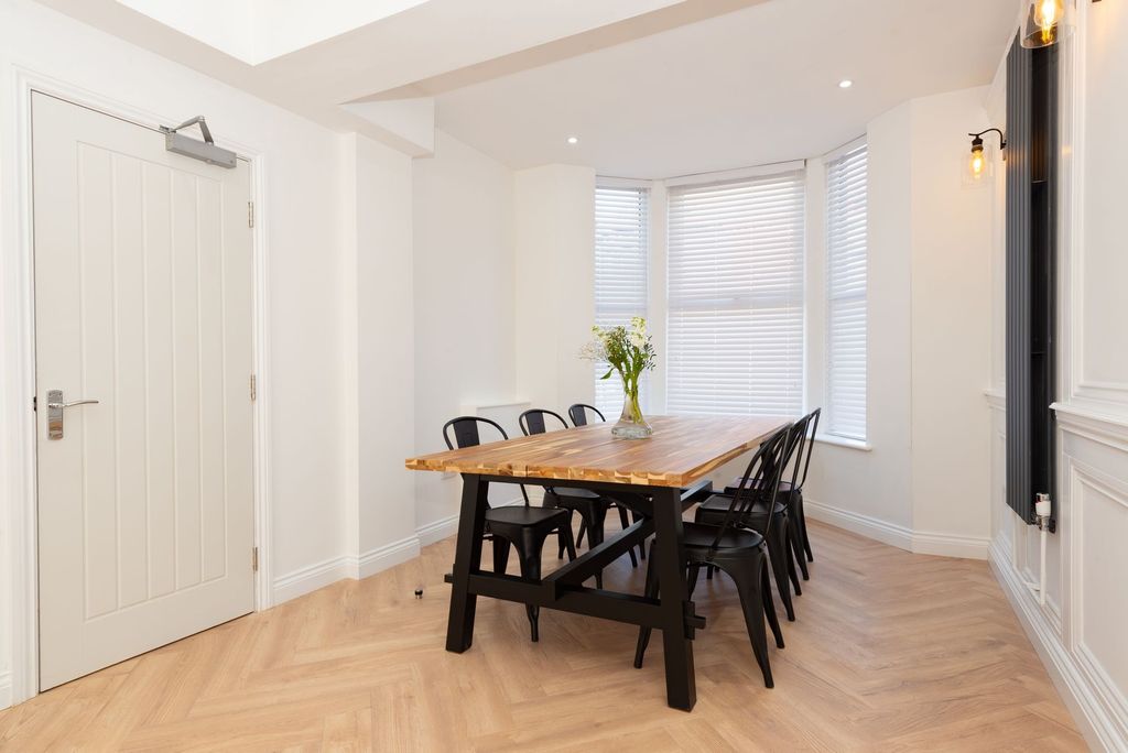 Property photo 2 of 32 Bright, Modern Dining Area With A Large Wooden Tab...