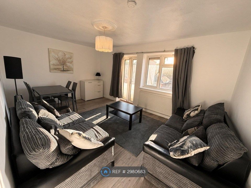 Property photo 1 of 8 Large Lounge