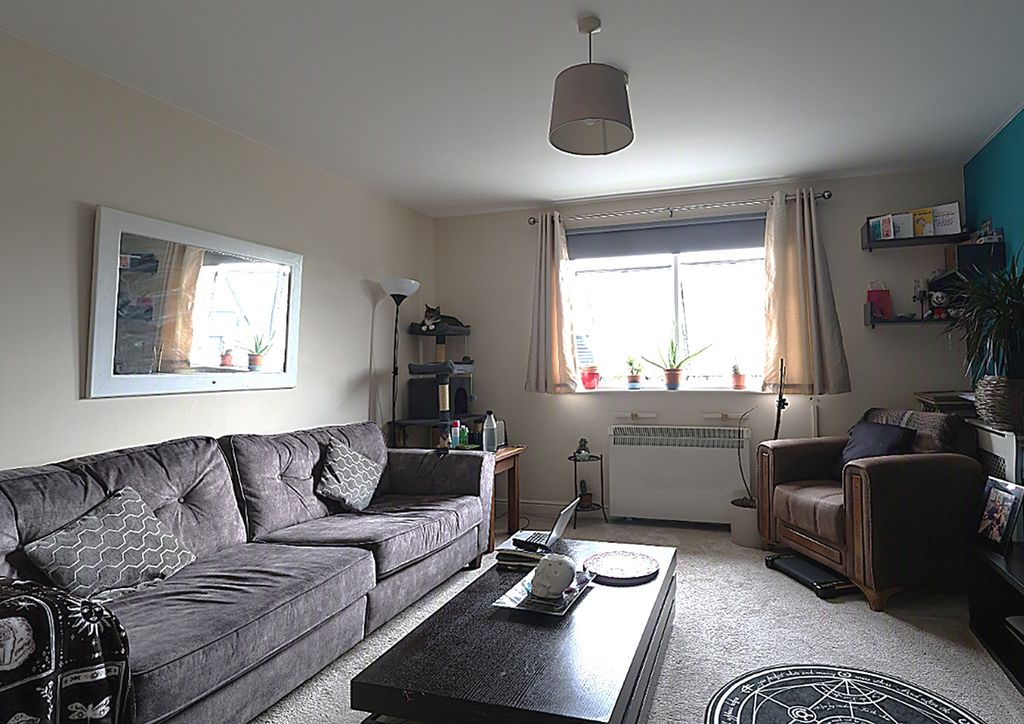 Property photo 2 of 6 Living Room