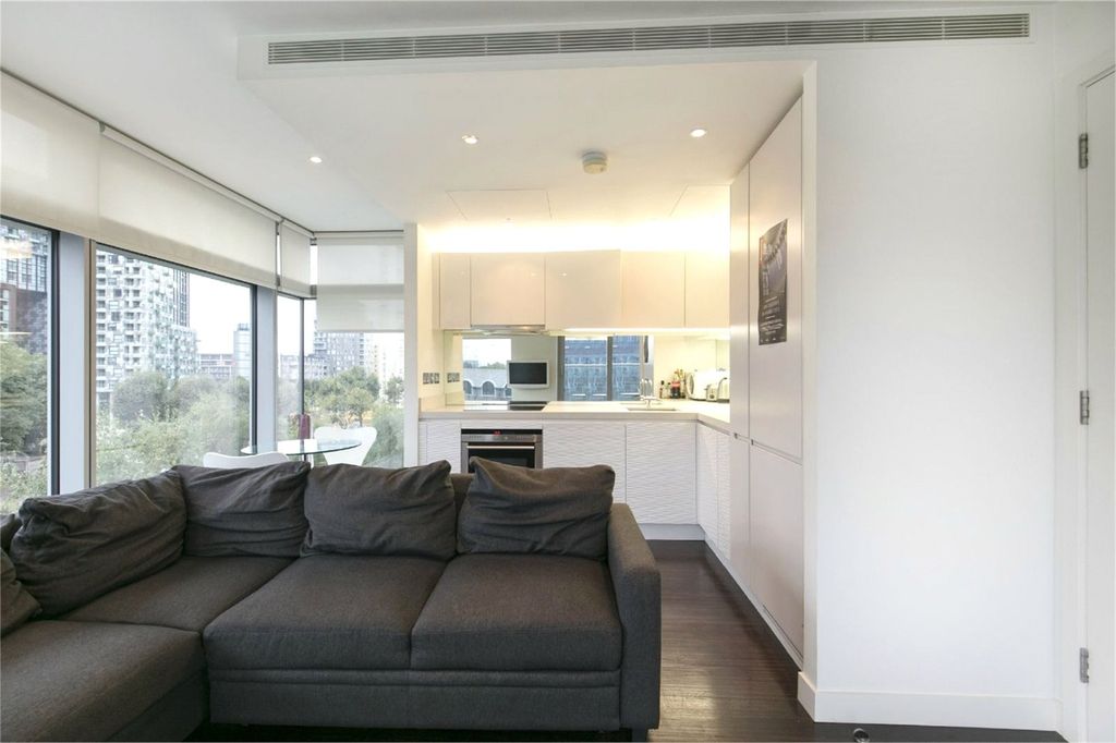 Property photo 2 of 10 Reception/Kitchen