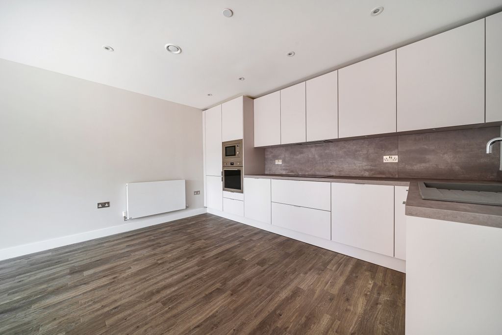 Property photo 2 of 7 990716 (4)