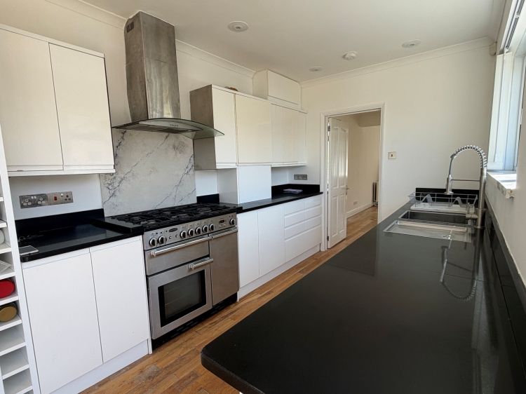 Property photo 2 of 11 Kitchen.2