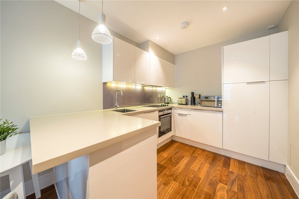 Property photo 2 of 8 Picture No. 15