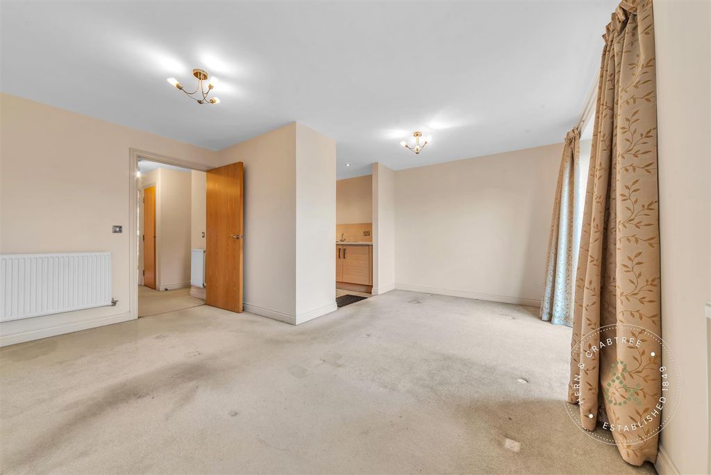 Property photo 3 of 15 Clive-Hall-Court-08.Jpg