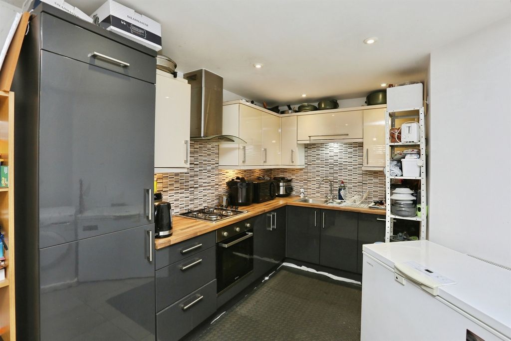 Property photo 2 of 18