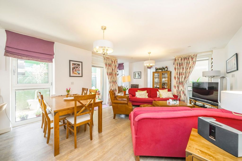 Property photo 2 of 9