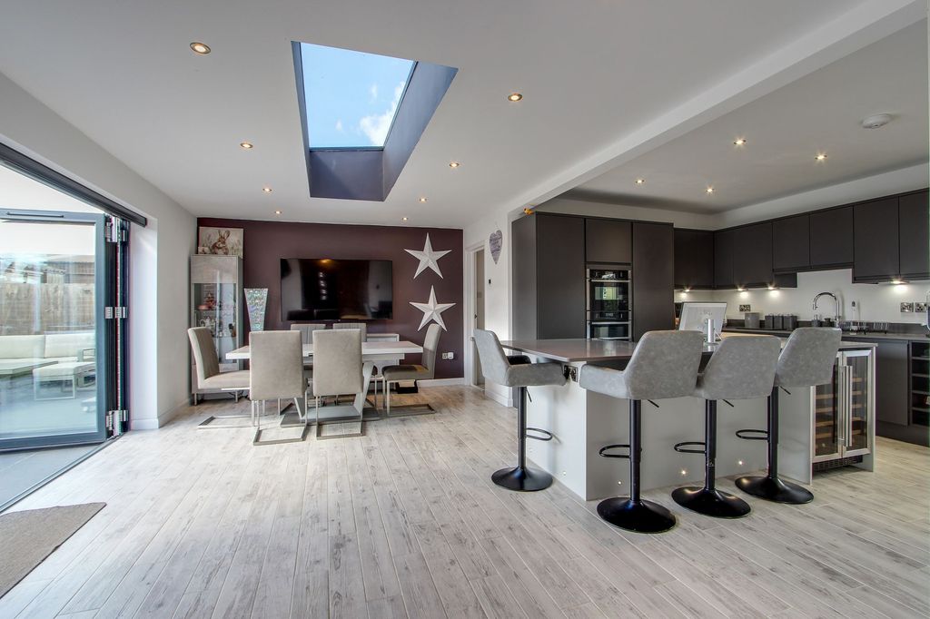 Property photo 1 of 45