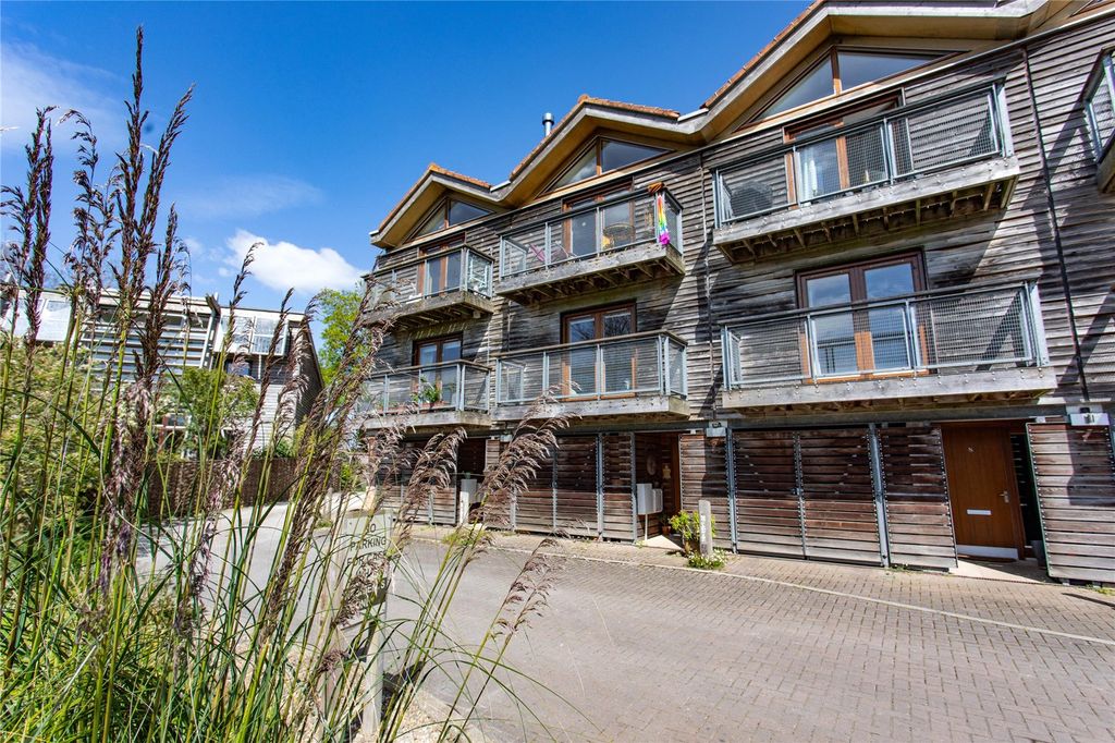 Property photo 1 of 27 Photo 17