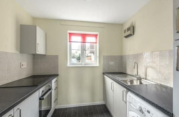 Property photo 2 of 10 Kitchen