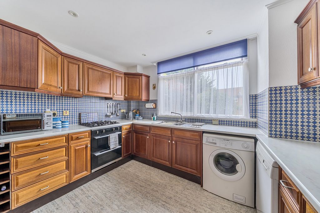 Property photo 3 of 24 1371998-14-68F8F9...