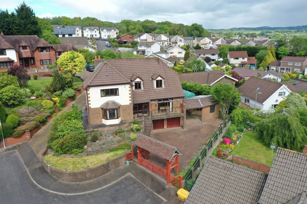 Property photo 1 of 64