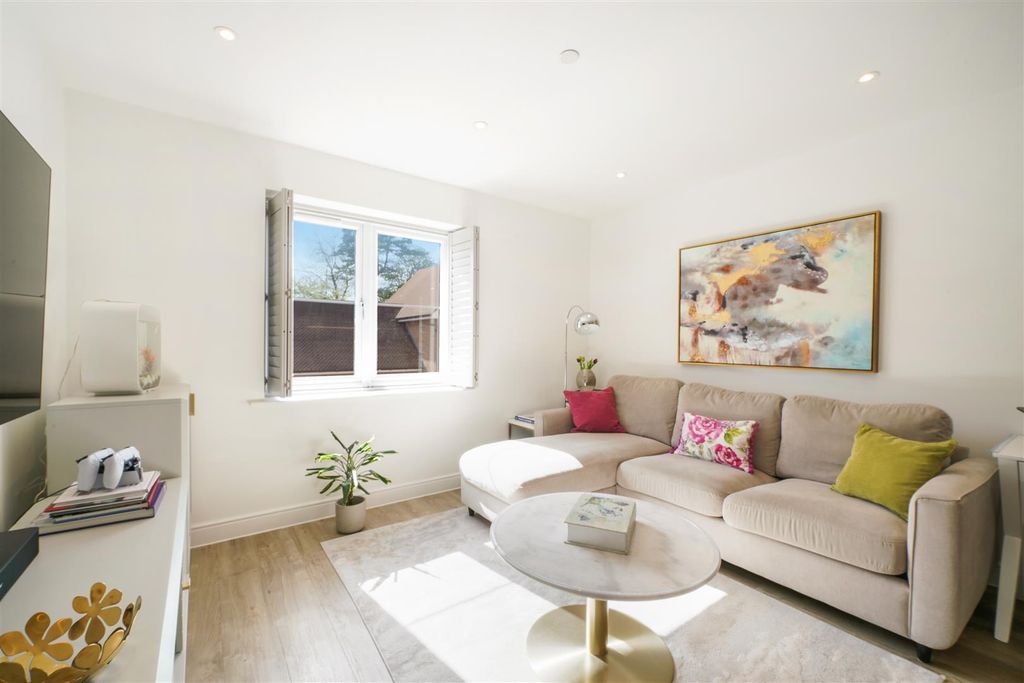 Property photo 2 of 14 Ceres Crescent