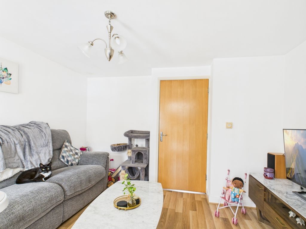 Property photo 3 of 9 Cam01740G0-Pr0444-Still001