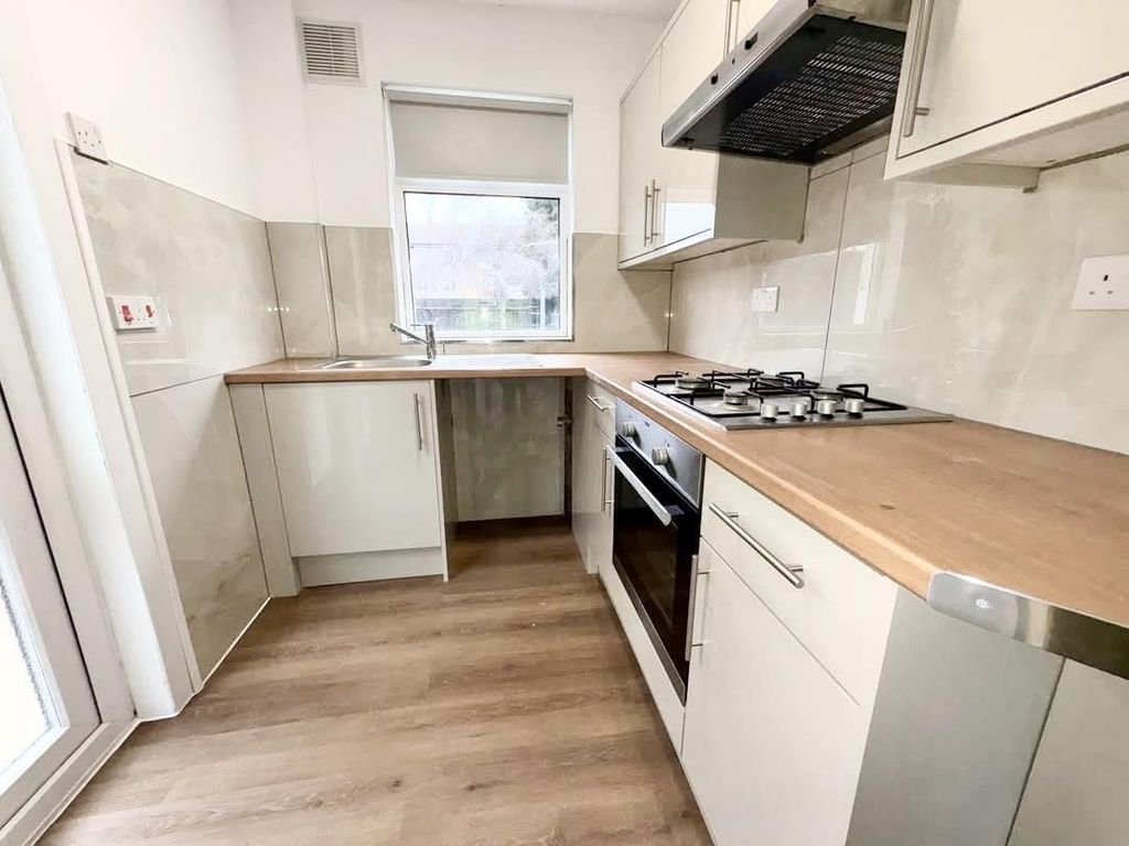 Property photo 3 of 9 Kitchen.Jpg