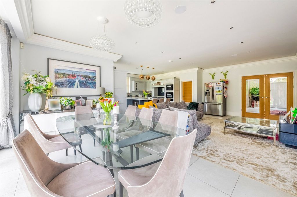 Property photo 3 of 35 Dining Area