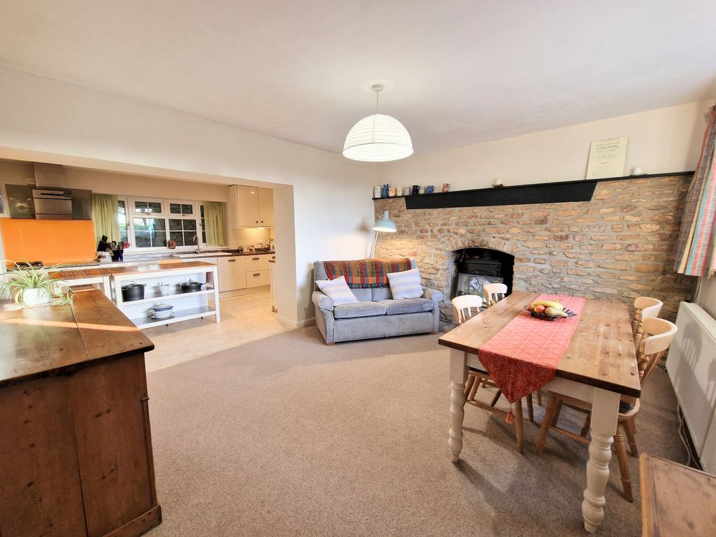 Property photo 3 of 25 Dining Room