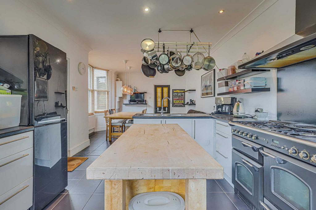 Property photo 2 of 29