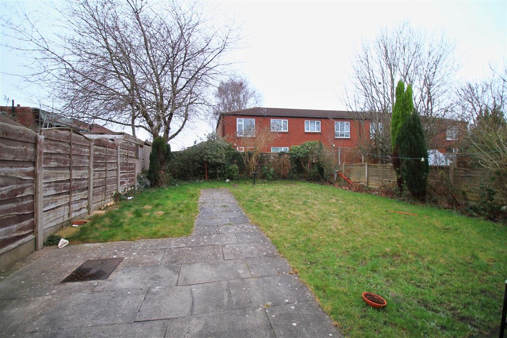 Property photo 1 of 16 Gardens .Jpg