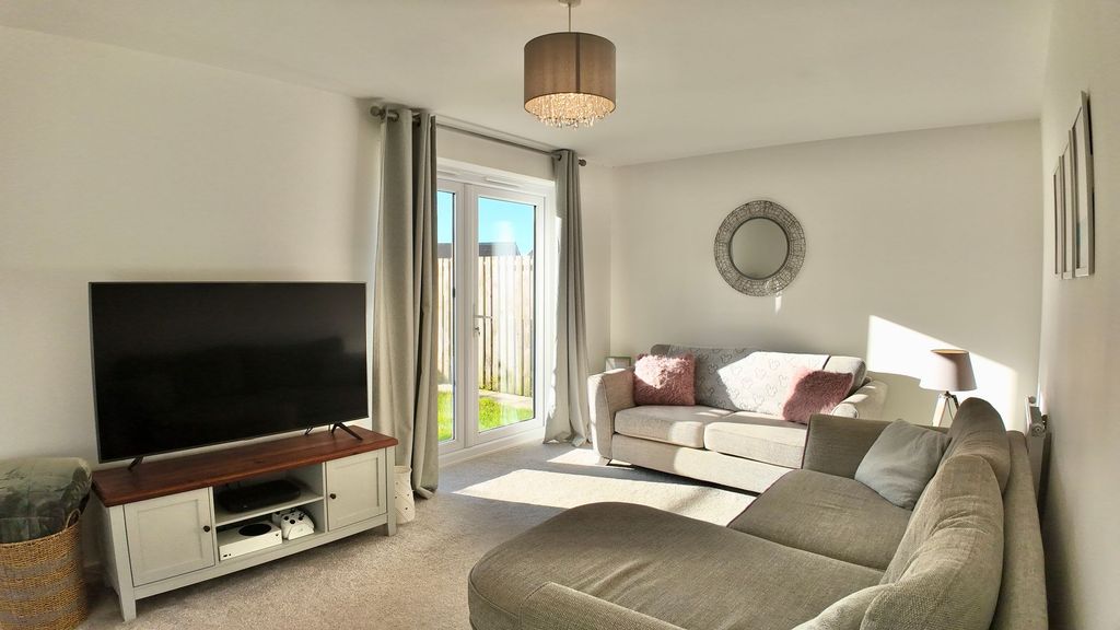 Property photo 2 of 27