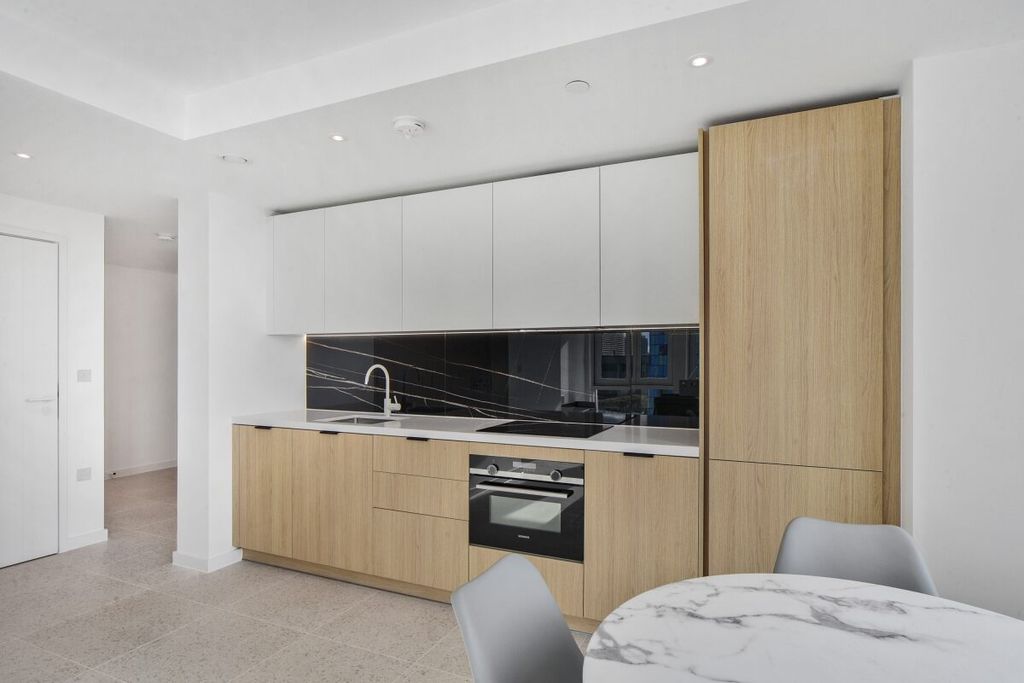 Property photo 2 of 21 Dsc_3669_High