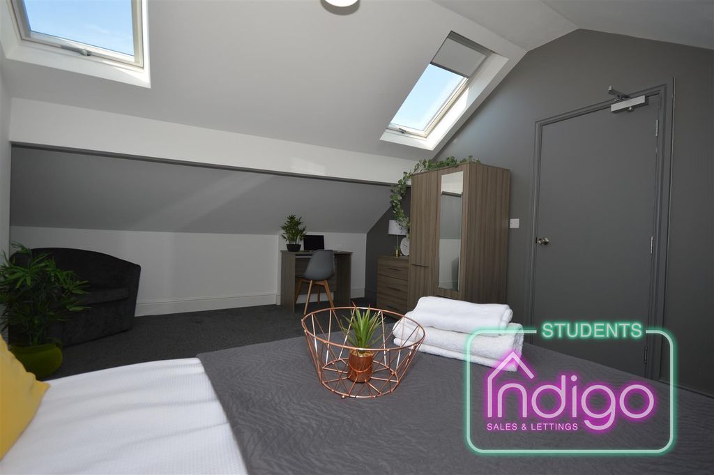 Property photo 3 of 9 Hassell_St_(70).Jpg