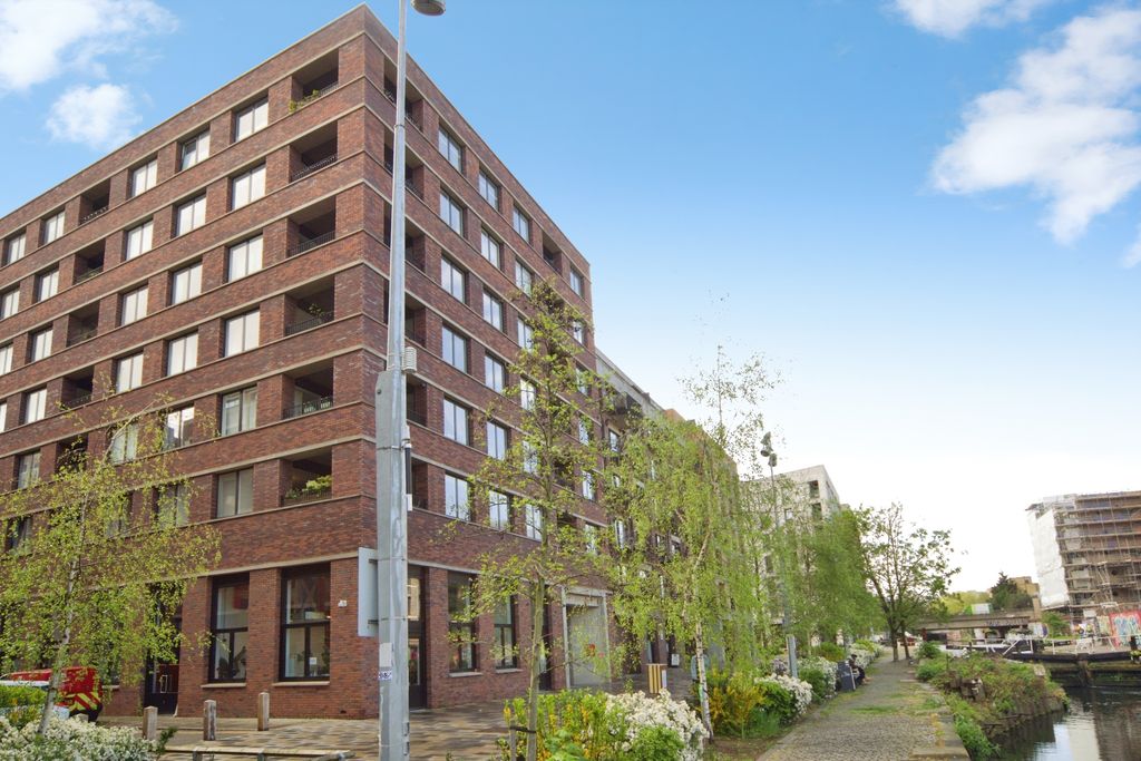 Property photo 2 of 20