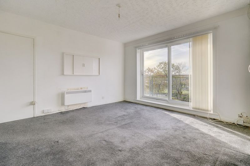 Property photo 3 of 12 Lounge