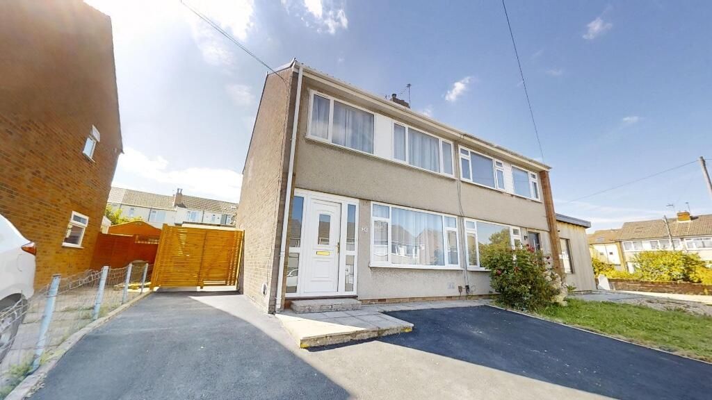 Property photo 3 of 14 A Well-Maintained Semi-Detached House With A Clean...