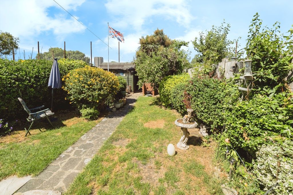 Property photo 2 of 27 Photo