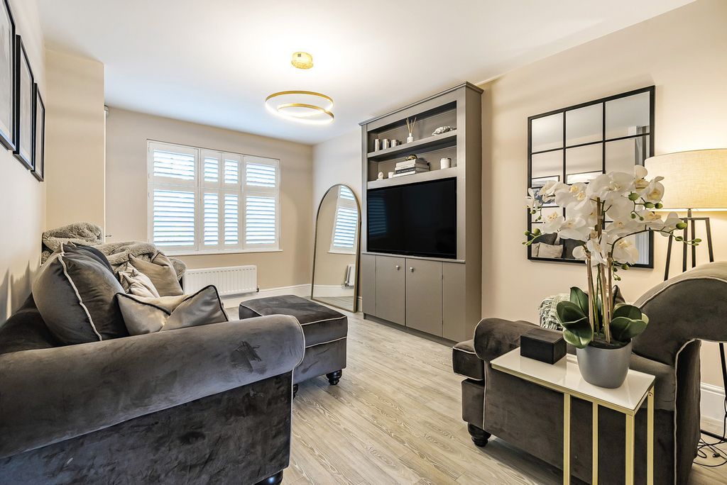 Property photo 2 of 21