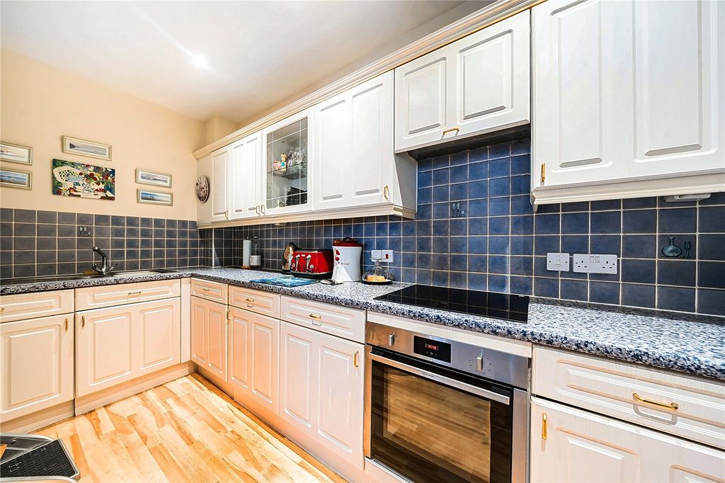 Property photo 3 of 12 Kitchen