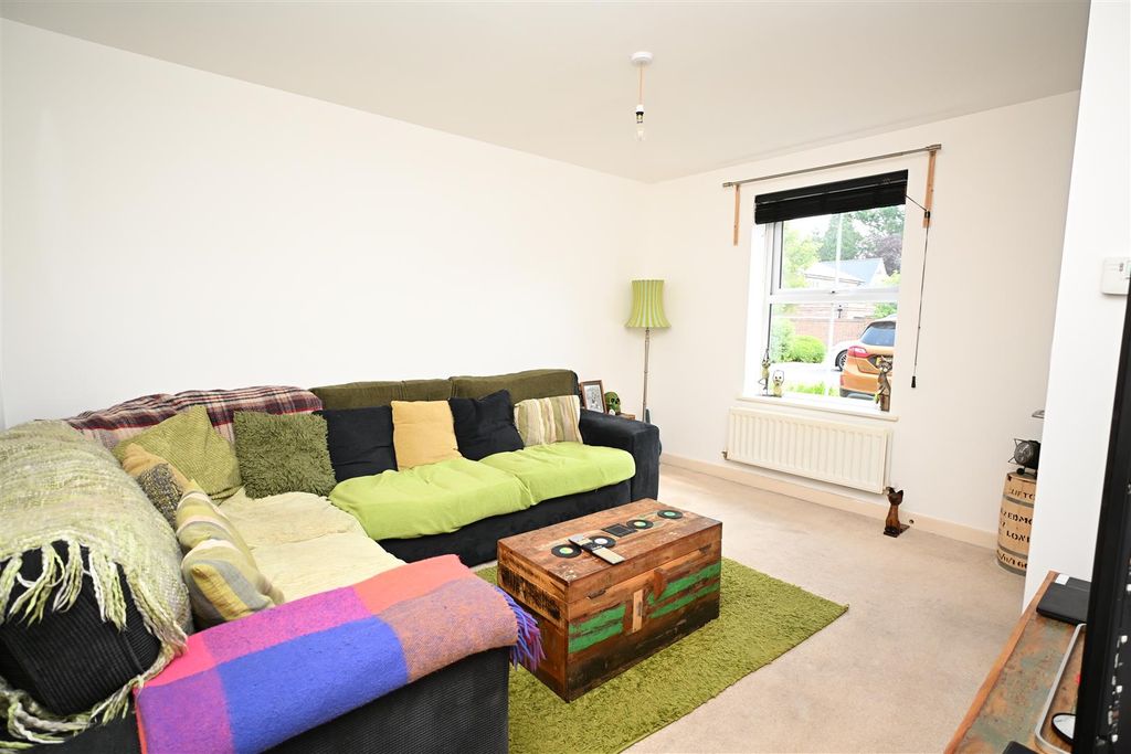 Property photo 3 of 15 Lounge