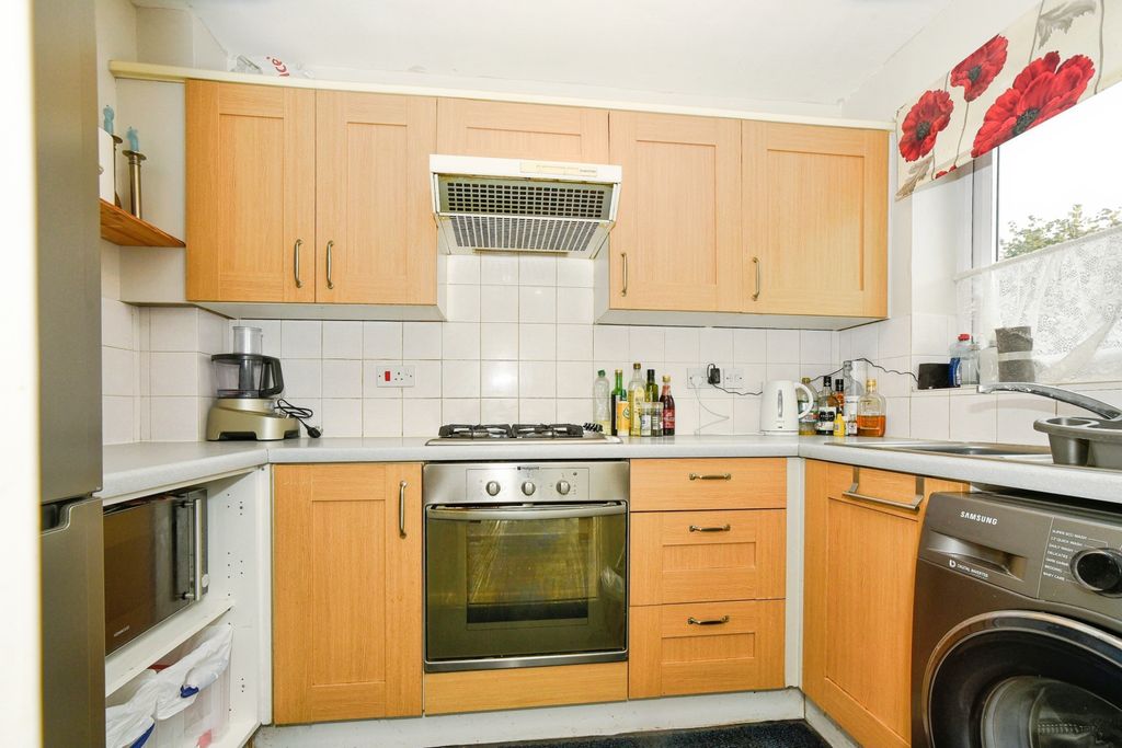 Property photo 3 of 6