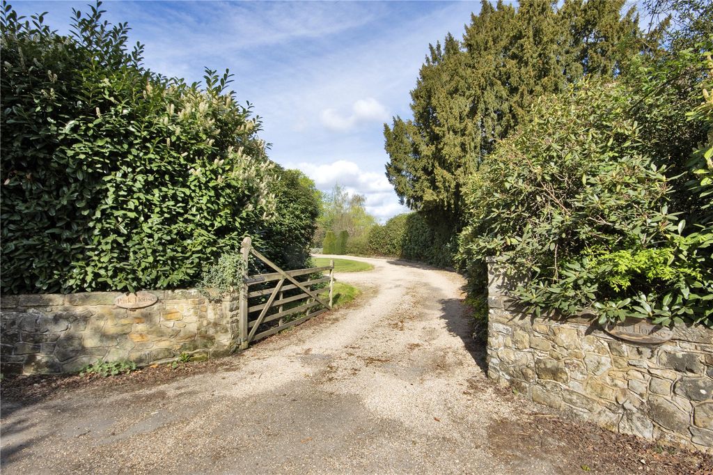 Property photo 2 of 21 Entrance