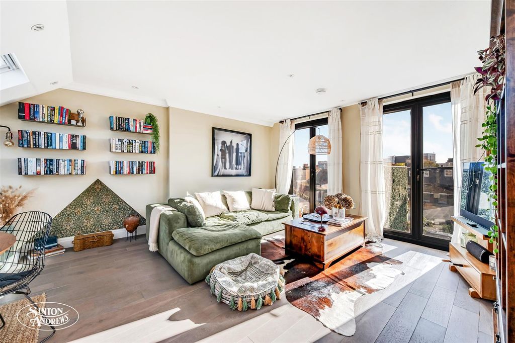 Property photo 3 of 11 90A Darwin Road-3.Jpg