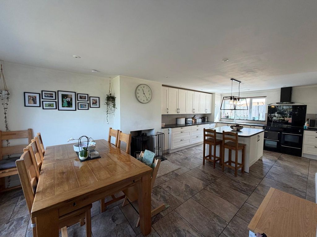 Property photo 2 of 18 Picture No. 02