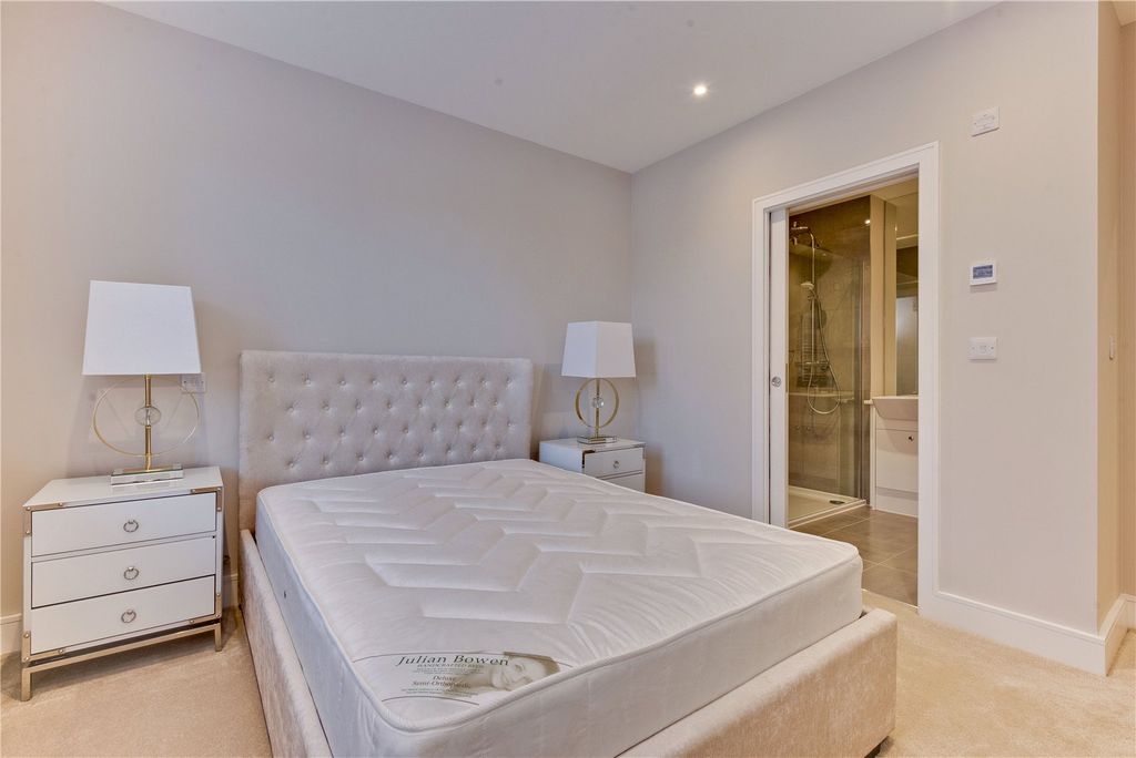 Property photo 2 of 9 Master