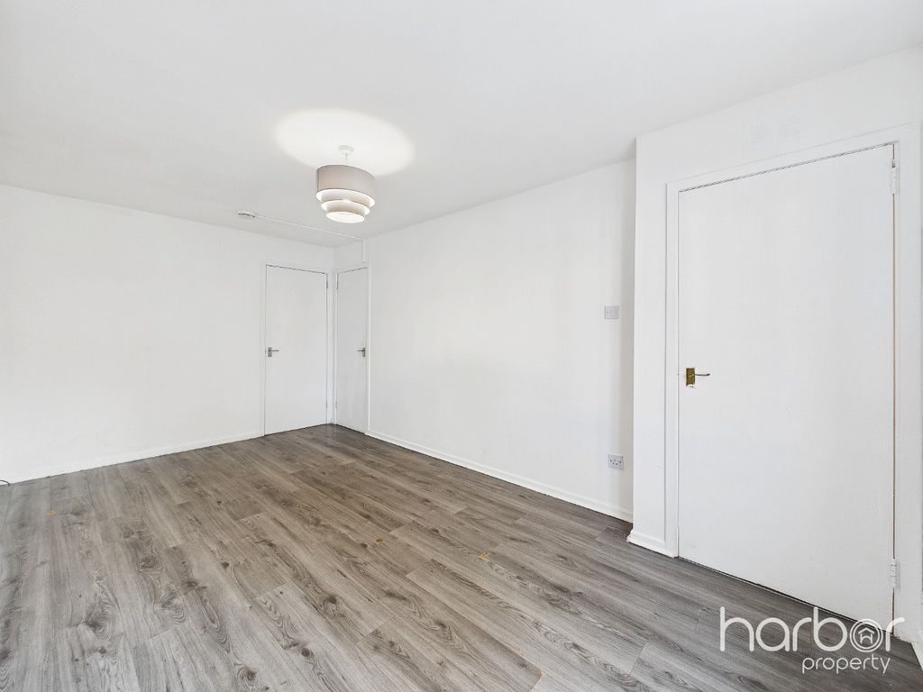 Property photo 2 of 15 4660124