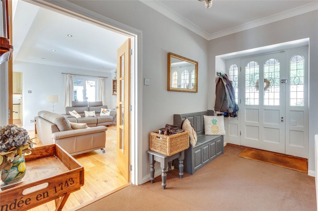 Property photo 2 of 24 Entrance Hall