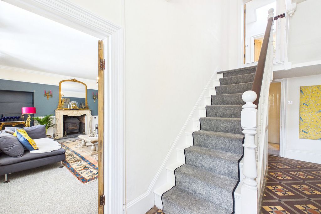 Property photo 1 of 41