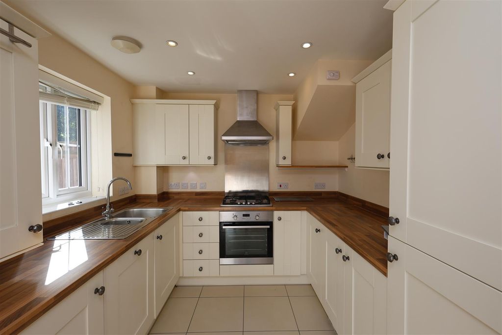 Property photo 2 of 16 Kitchen