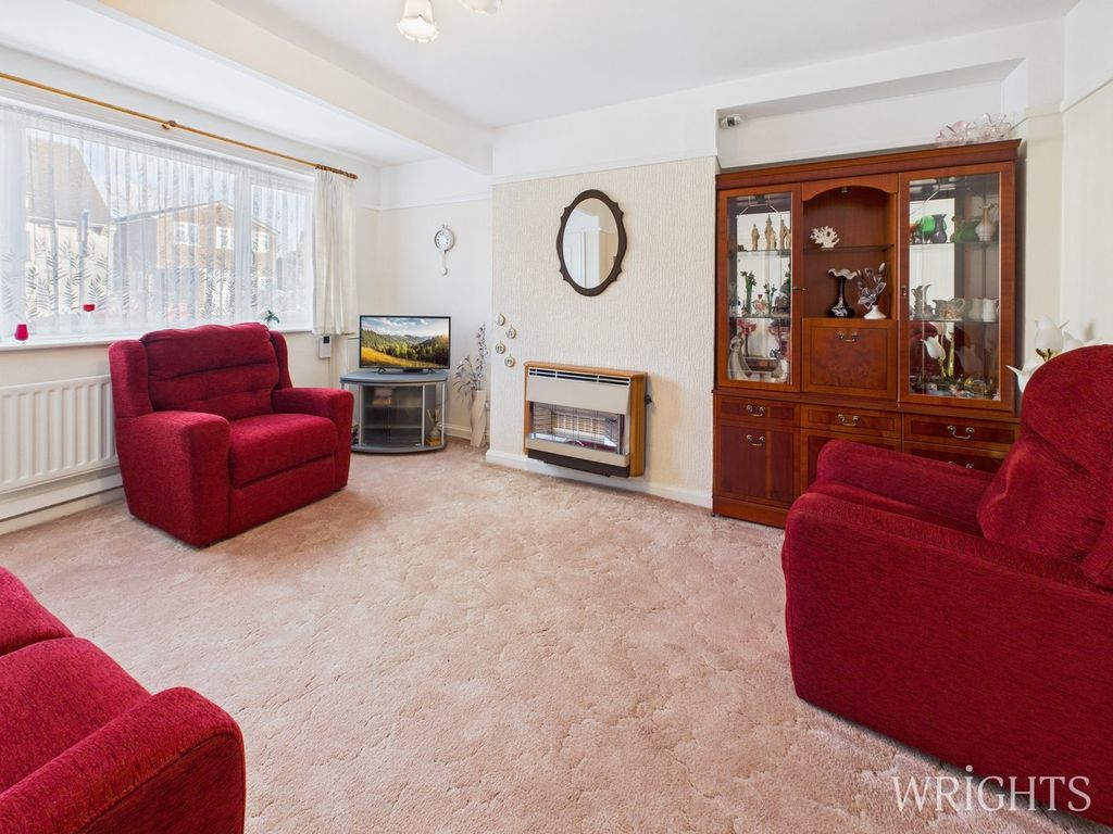 Property photo 2 of 17 Lounge