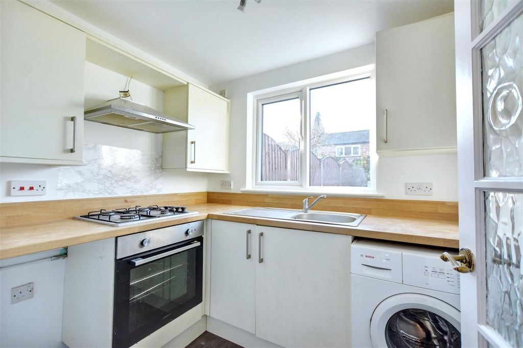 Property photo 3 of 16 Kitchen