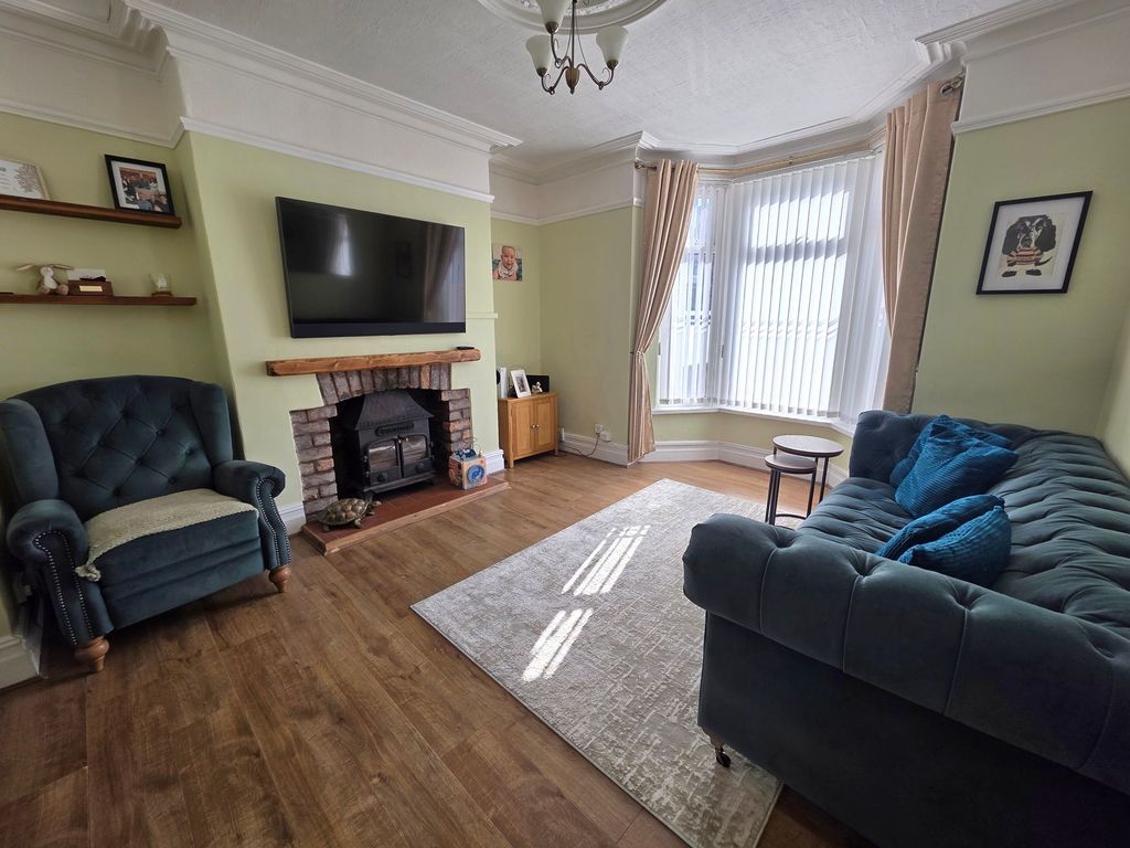 Property photo 3 of 37 Lounge