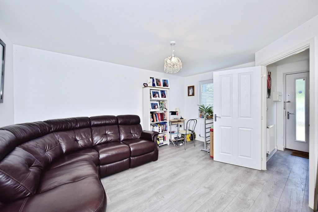 Property photo 3 of 14 Pbox-Img.Jpg